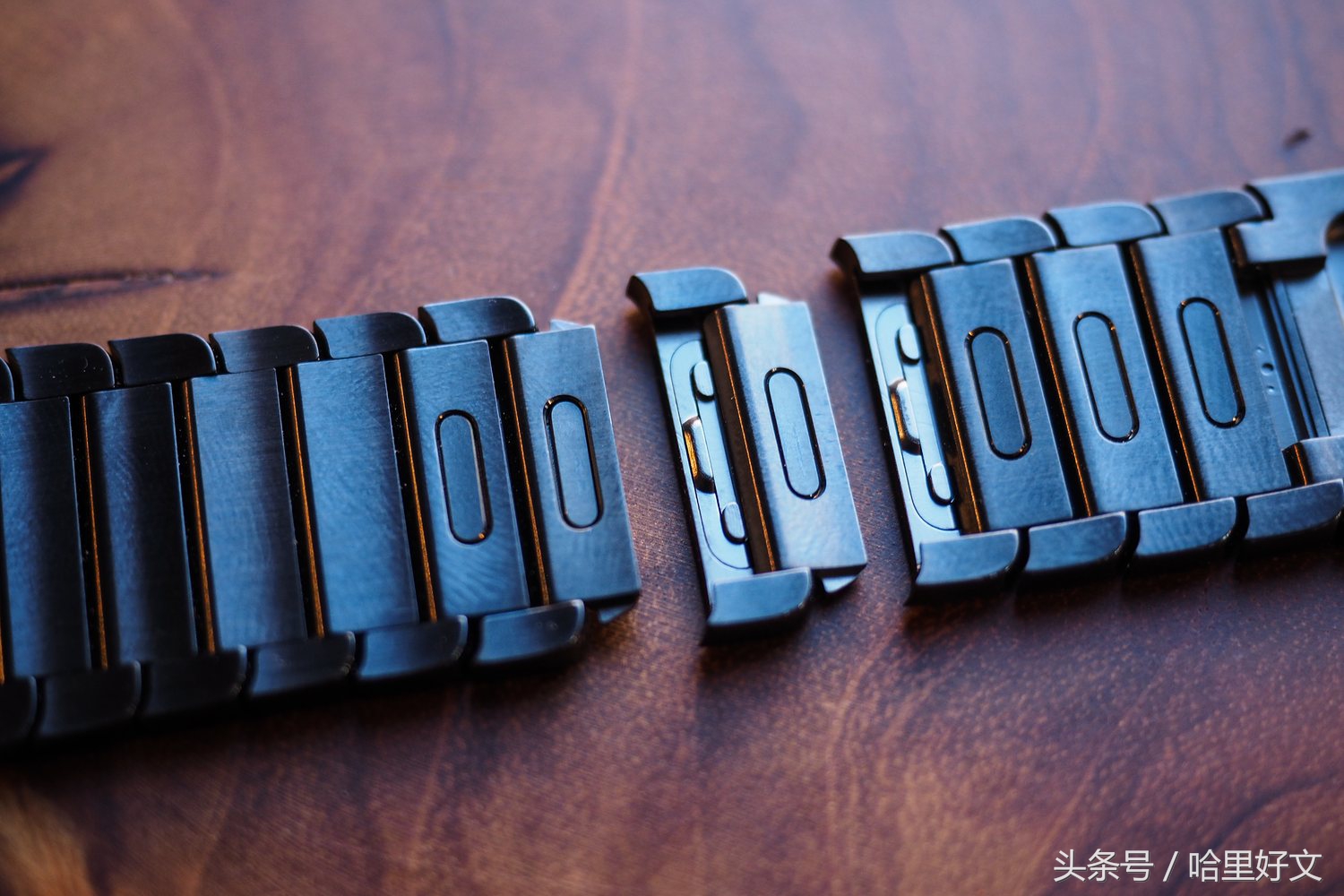 apple watch 7表带怎么戴 (apple watch回环表带和米兰尼斯表带)