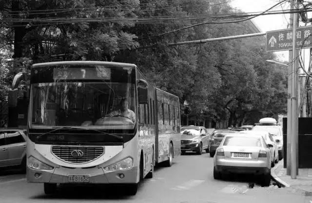 北京老司机开的碉堡公交线,坐过一条你就老了!