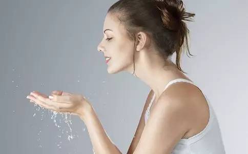 电脑放床边对人辐射有危害大吗,笔记本电脑辐射对人体的危害