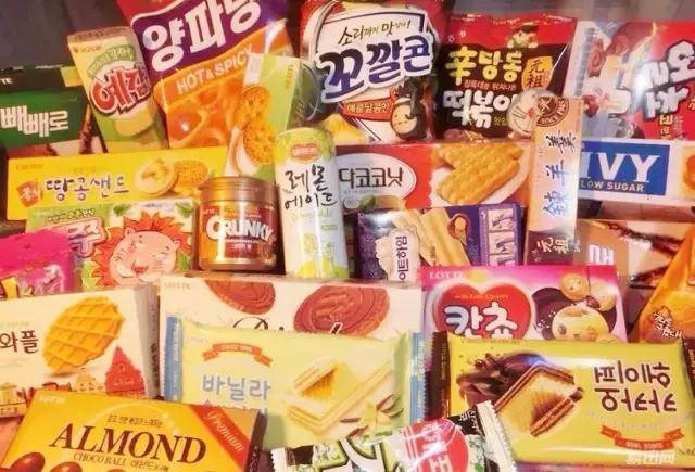 韩国小姐姐吃零食不露脸 (韩国75岁老奶奶买零食)