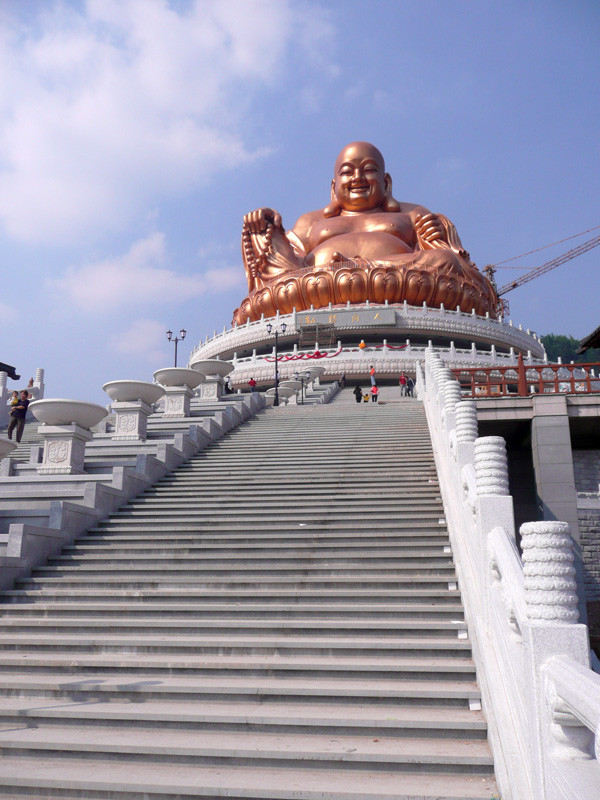 十三尊巨佛是什么,中国的十三尊巨佛