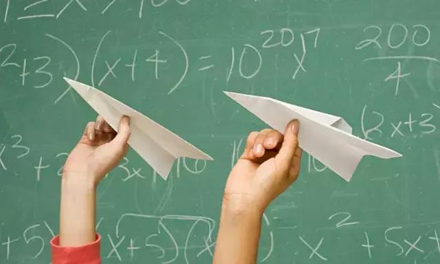 神奇少女的倒台，从估值6000万到人去楼空，她快速创死丨艾问