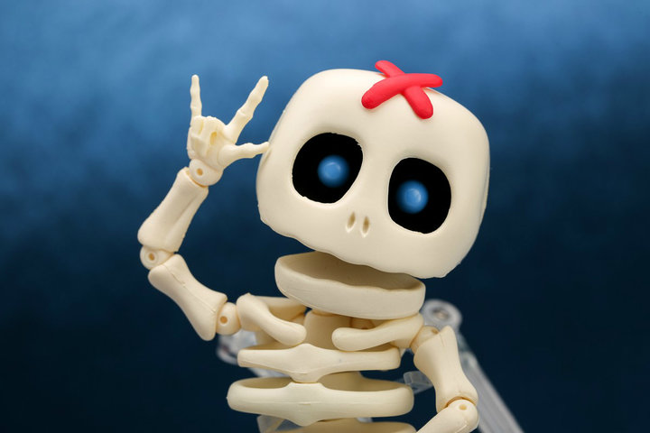 好好地吓人不好吗？干嘛要来抢萌物的饭碗！