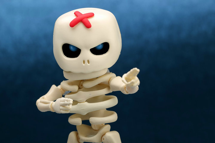 好好地吓人不好吗？干嘛要来抢萌物的饭碗！