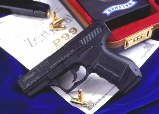 战术美学｜《疾速追杀》的“枪械世界”