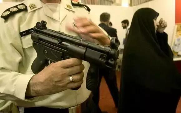 战术美学｜《疾速追杀》的“枪械世界”