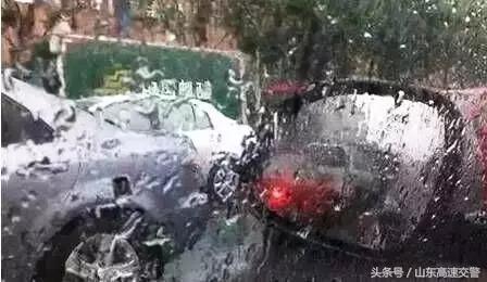 暴雨天看不清后视镜怎么办,下雨天气后视镜看不清有什么妙招