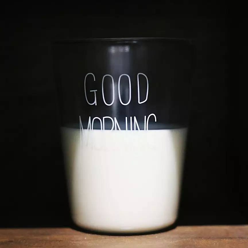 花很少的钱去挣很多钱,花很少钱就能买到的快乐