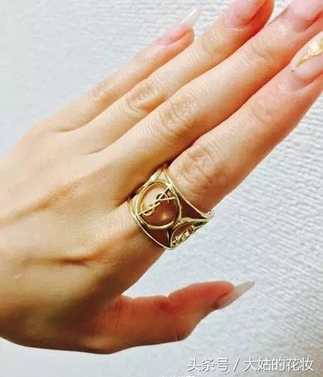 快用完的口红不要扔,口红要用完了不要慌