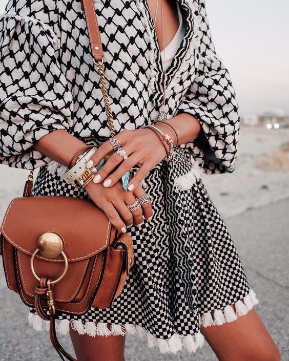 现在流行的包包小众,这款包包适合什么年龄段的人用