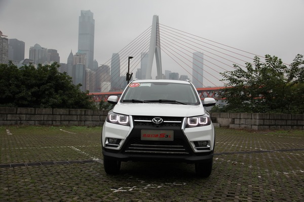 个大味儿还好试驾北汽幻速S3L