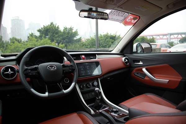 个大味儿还好试驾北汽幻速S3L