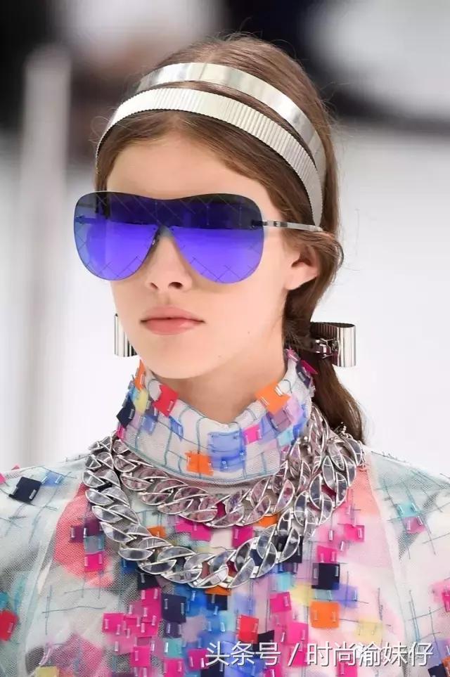 街怕秀：杨幂唐嫣娜扎、袁姗姗戚薇看个够2000元不过起步价