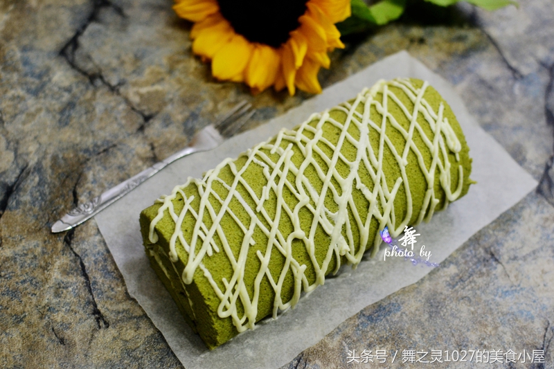抹茶蛋糕卷的奶油,抹茶蛋糕卷配粉色