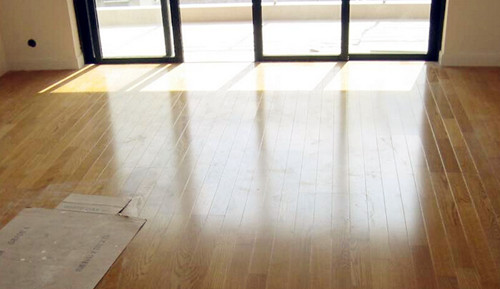 瓷砖上能直接铺大理石吗,瓷砖上面可以直接铺木地板吗