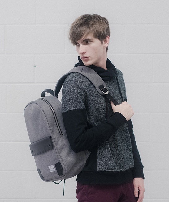 长情不如久伴的图片,陪我很久的双肩包