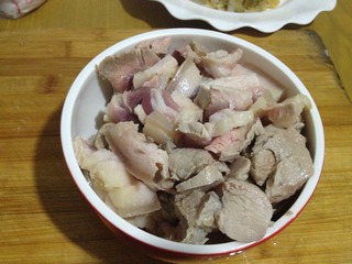 东北杀猪菜里面都有什么,东北炖杀猪菜的家常做法