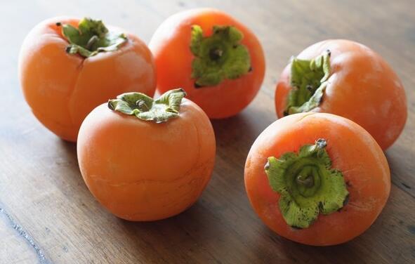 柿子和什么东西一起吃会有毒,柿子禁忌同食列表