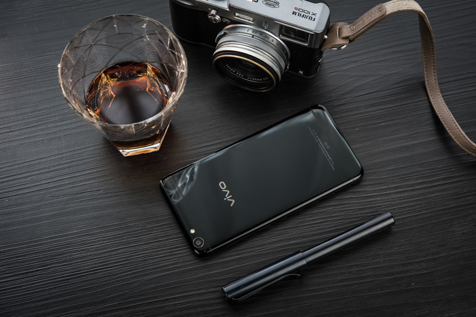 亮黑+128G价格只是苹果7三分一,vivo这机卖疯了