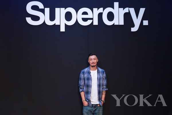 国外小众运动休闲衣服品牌 (盘点4款时尚显气质的服饰品牌)