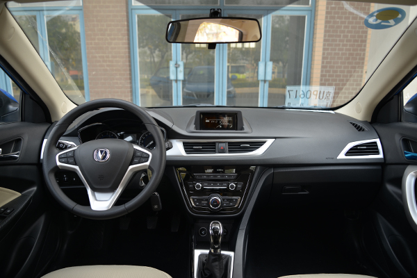 长安悦翔v7二手车试驾,悦翔v7试驾1.6l手动