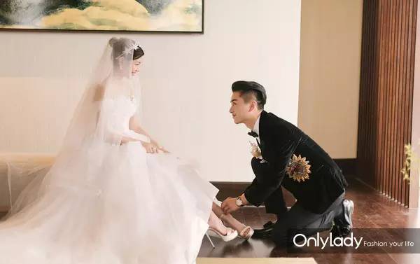 刘诗诗林心如美照,林心如和刘诗诗婚鞋