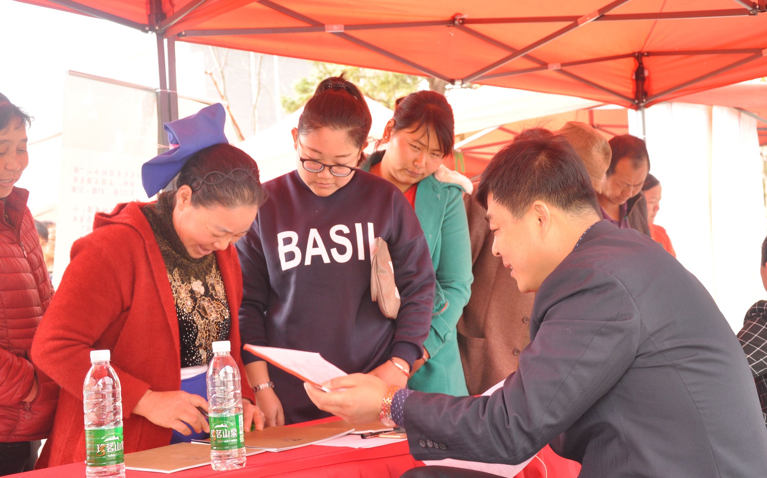 西山区：市民说*意民**，声声总关情