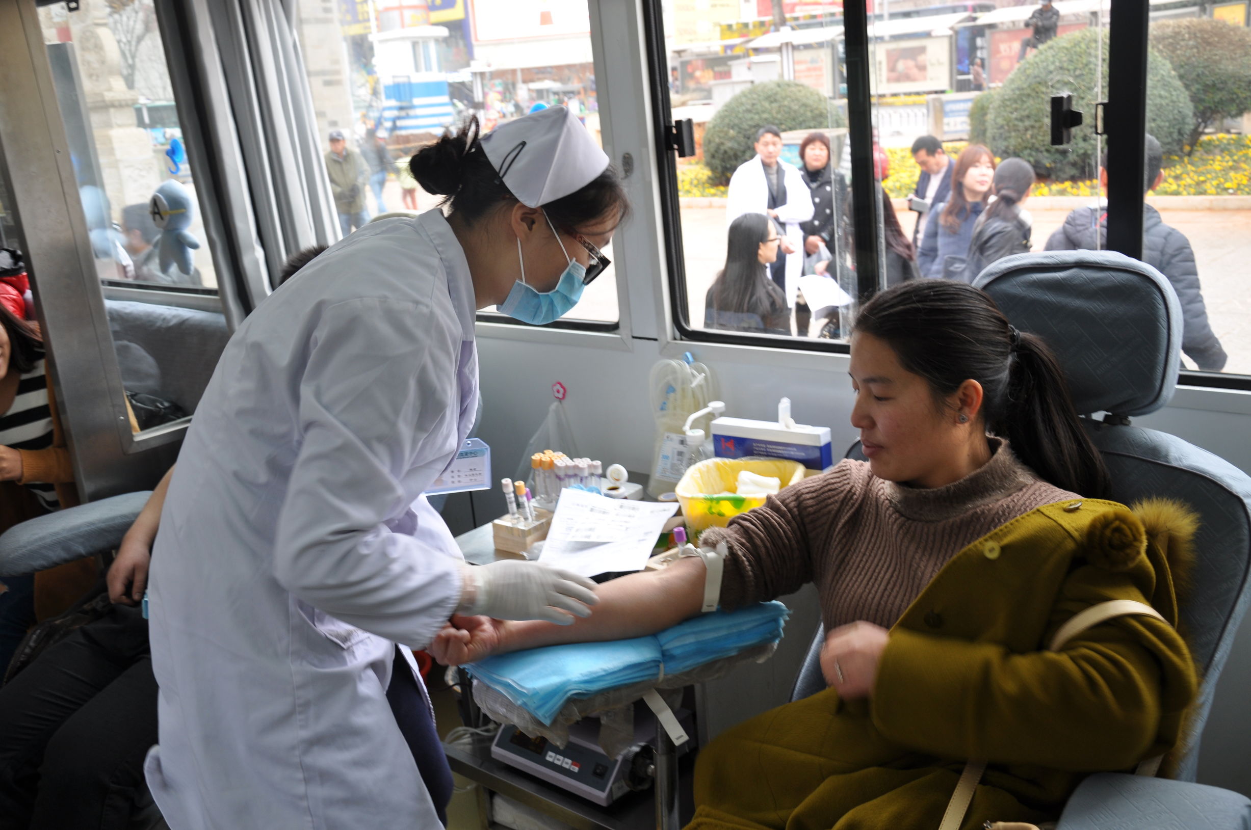 西山区：市民说*意民**，声声总关情