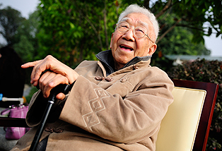 邓丽君谁把她捧红的,谁捧红了邓丽君