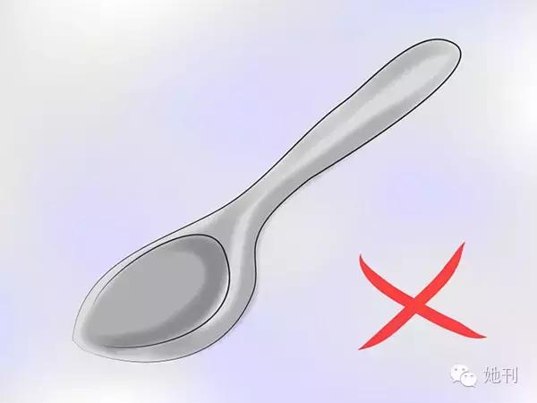 你的小白鞋脏了是怎么洗白的,小白鞋臭的小妙招不用小苏打