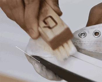 你的小白鞋脏了是怎么洗白的,小白鞋臭的小妙招不用小苏打