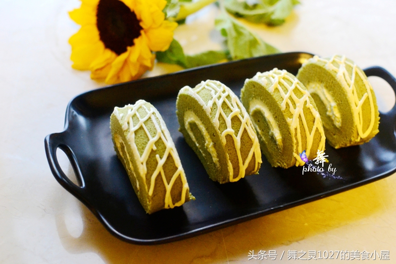 抹茶蛋糕卷的奶油,抹茶蛋糕卷配粉色