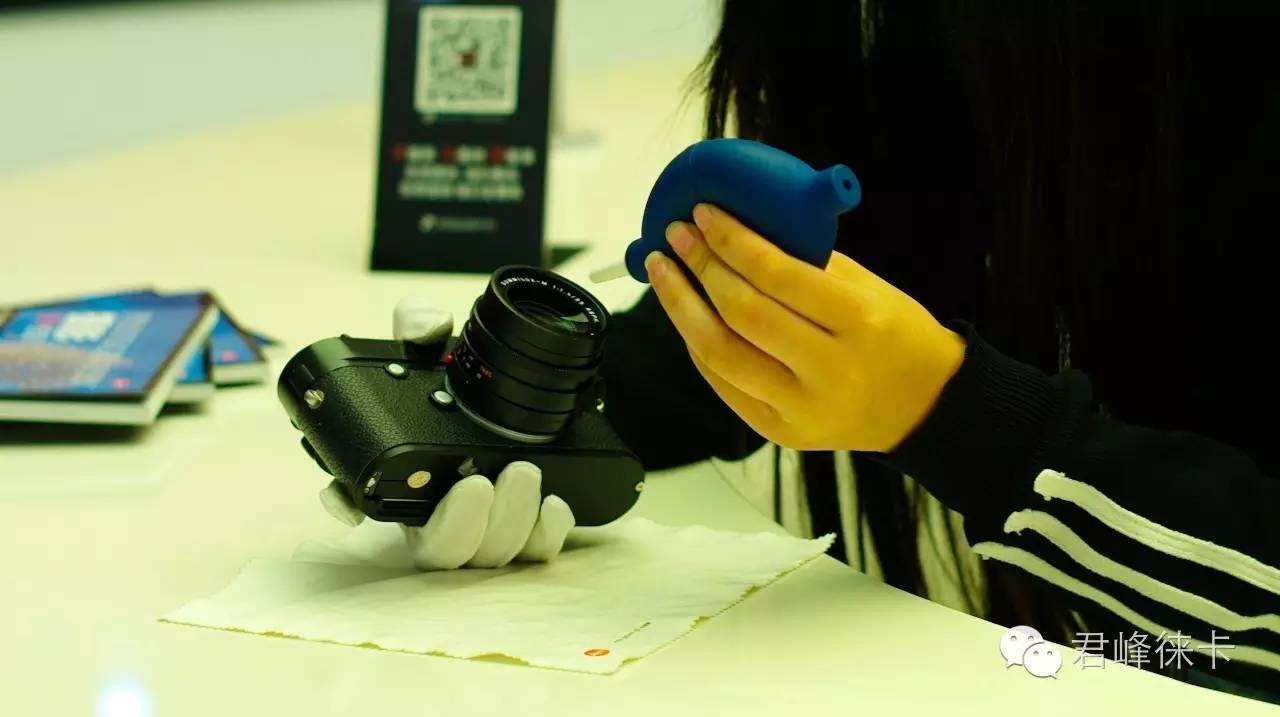 佳能200d二代镜头灰尘怎么清洁,镜头里有灰尘如何处理