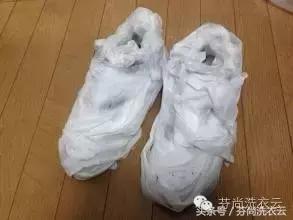 白鞋边发黄怎么变白,白鞋边发黄了用什么方法能刷白