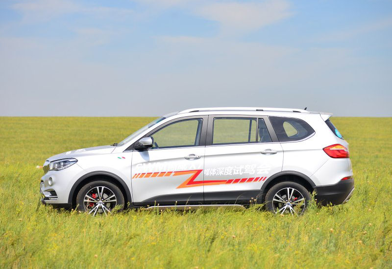 12.9寸大屏还带车载WIFI，这车4米7全系七座顶配才十万