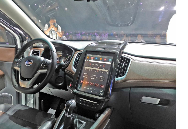 12.9寸大屏还带车载WIFI，这车4米7全系七座顶配才十万