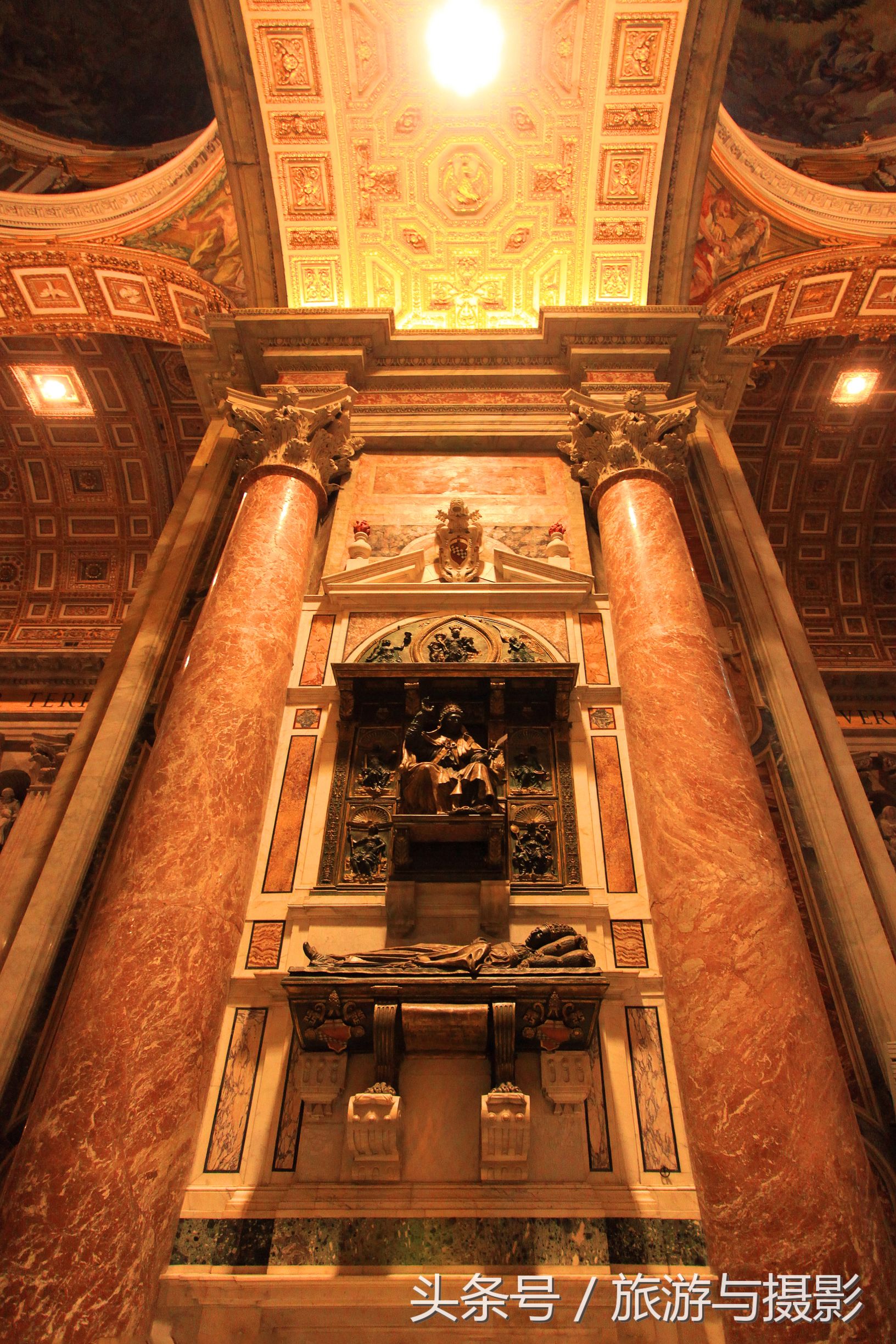 梵蒂冈圣彼得大教堂铁门,梵蒂冈圣彼得大教堂图片