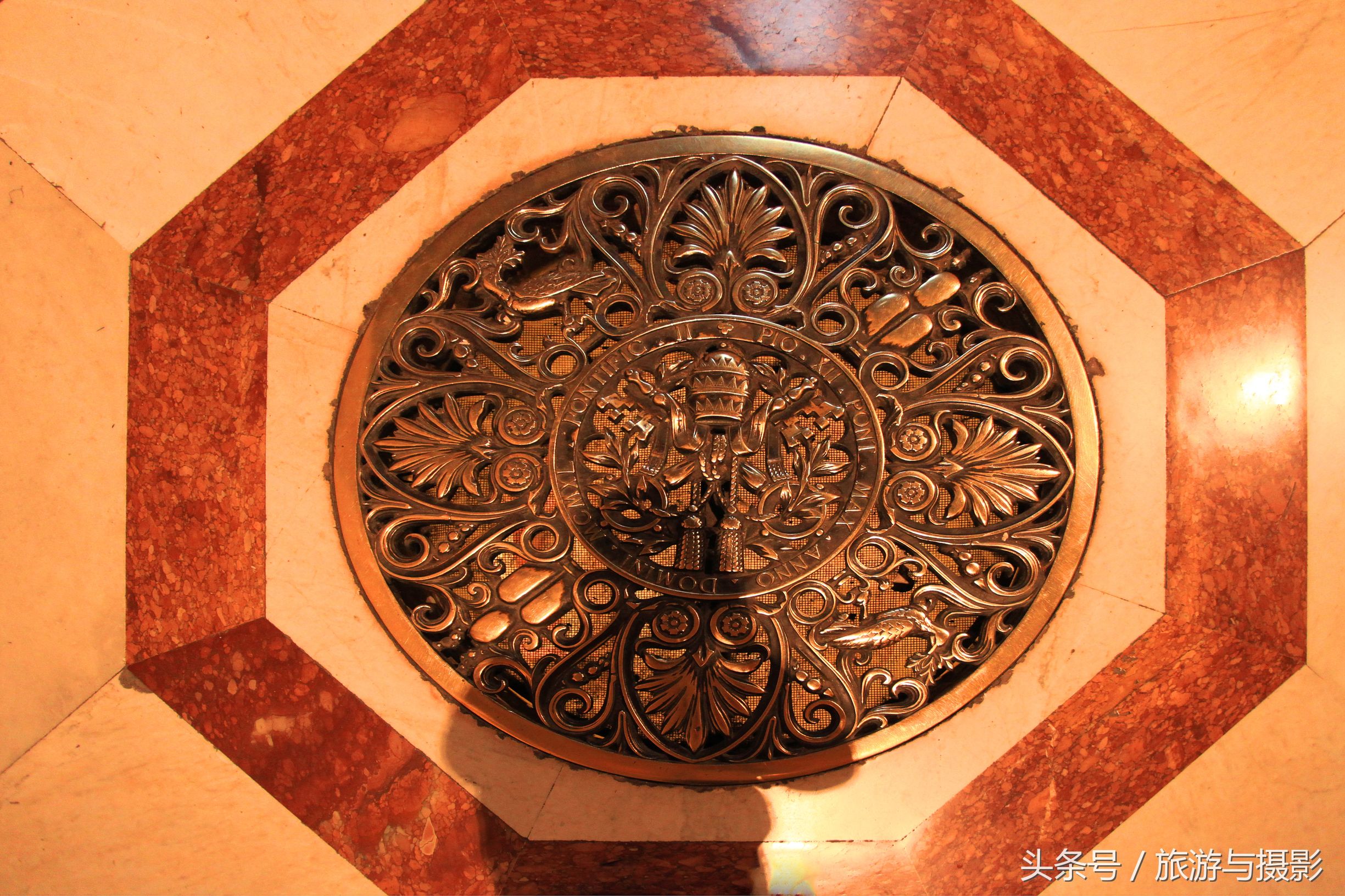 梵蒂冈圣彼得大教堂铁门,梵蒂冈圣彼得大教堂图片