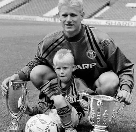 上阵父子兵足球门将,球赛中的上阵父子兵