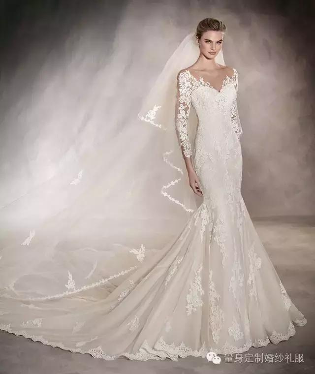 女王霸气长拖尾婚纱,艾莎女王学生拖尾礼服