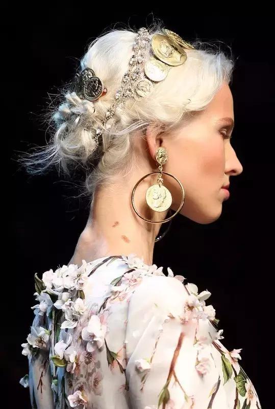 醒醒吧,你以为一只YSL就能堵住女人的嘴?