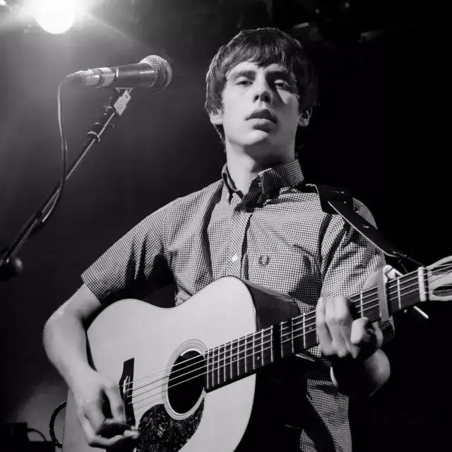 “躁动的荷尔蒙”演绎不羁英伦风