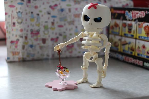 好好地吓人不好吗？干嘛要来抢萌物的饭碗！