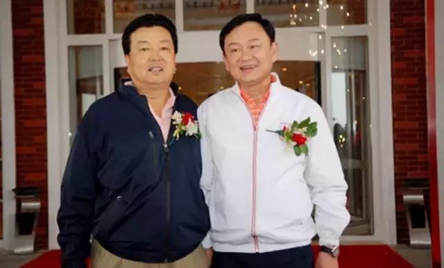 从*血卖**为生的穷小子到横跨政商两届的人物,你不认识他但一定..