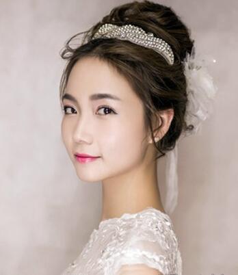 新娘发型按照整体造型设计,最新流行新娘发型教程