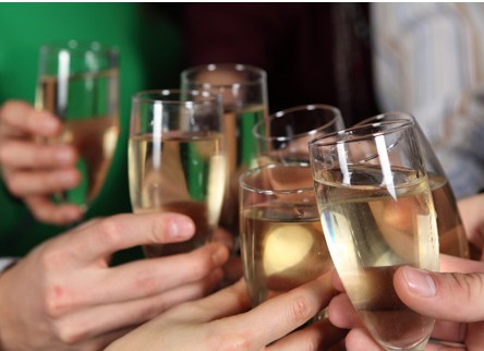 女人喝醉后耍酒疯怎么办,出去喝酒老婆生气了咋办