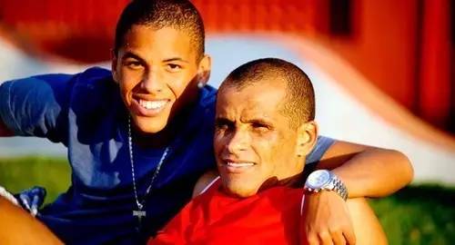 上阵父子兵足球门将,球赛中的上阵父子兵