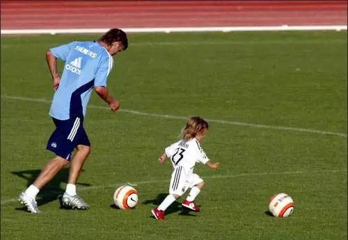 上阵父子兵足球门将,球赛中的上阵父子兵