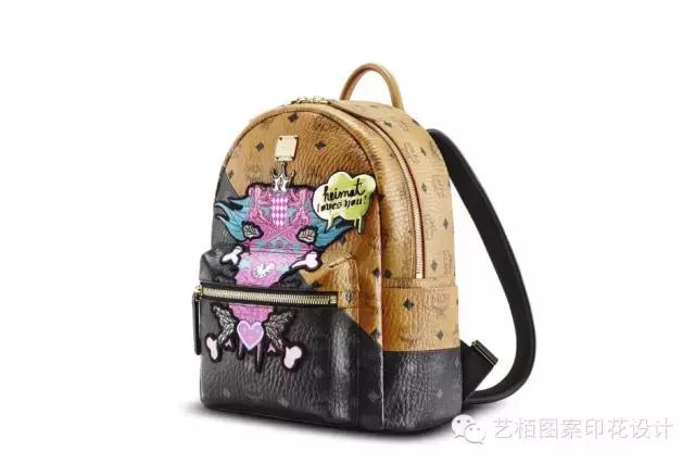 mcm铆钉链条包的铆钉是什么材质的,mcm粉色牛皮包