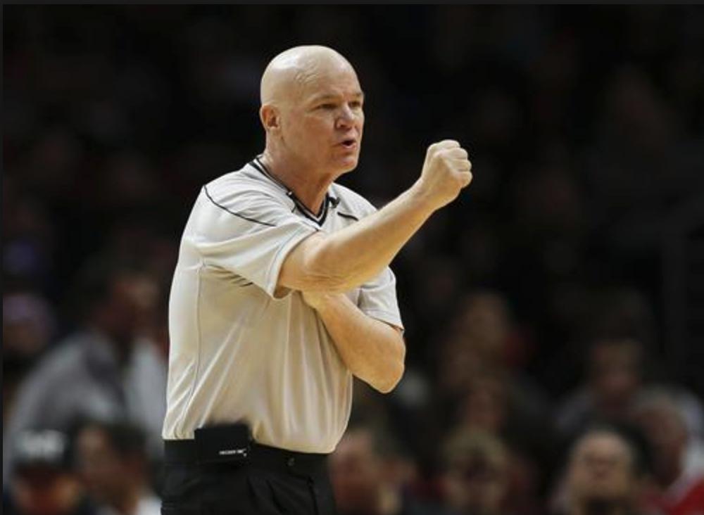 篮球比赛裁判手势及鸣哨技巧,篮球比赛结束裁判应做什么手势